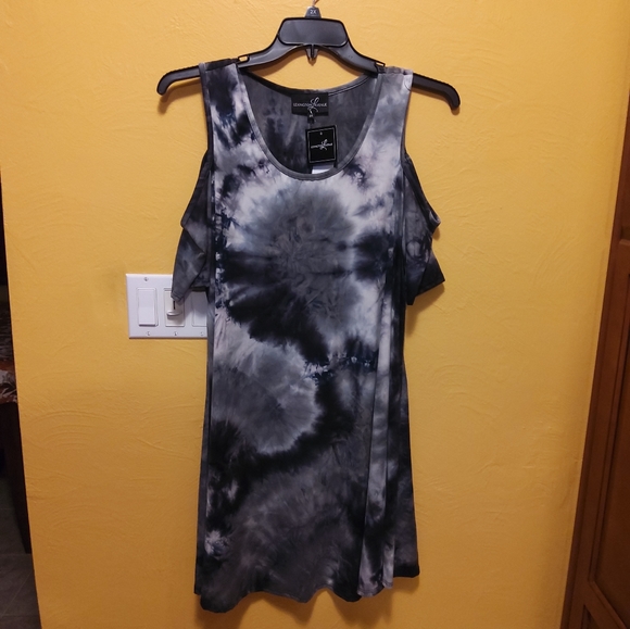 NWT Tie Dye* Cold Shoulder Dress 1X Firm Price - Picture 5 of 6
